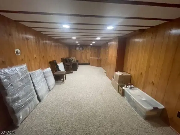 24 Vetrone Dr, Woodland Park, NJ 07424