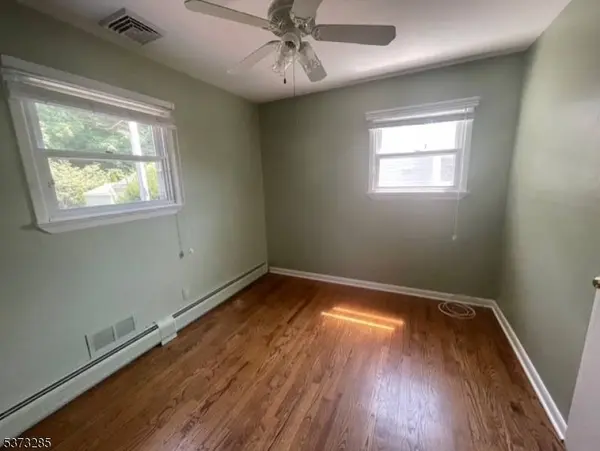 24 Vetrone Dr, Woodland Park, NJ 07424