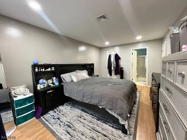 9 Seton Hall Dr, Newark City, NJ 07103