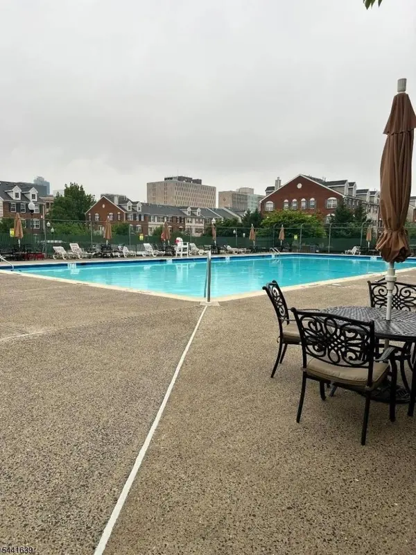 9 Seton Hall Dr, Newark City, NJ 07103