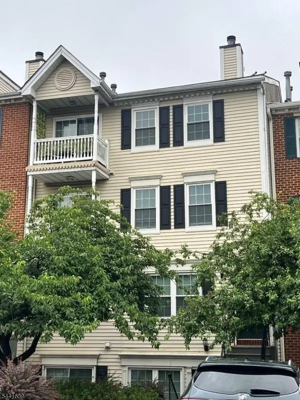 9 Seton Hall Dr, Newark City, NJ 07103