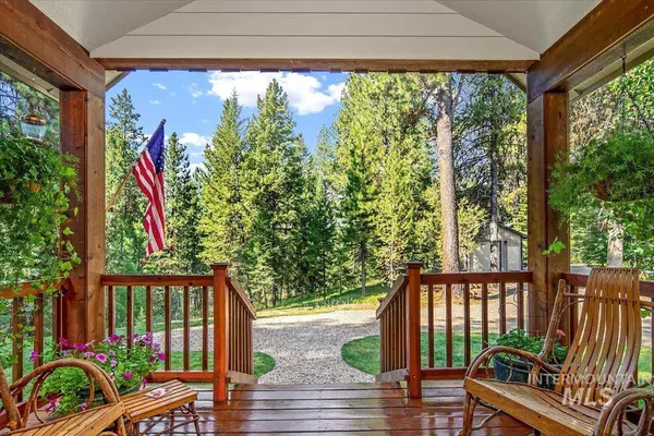 9780 Moore Dr, Cascade, ID 83611