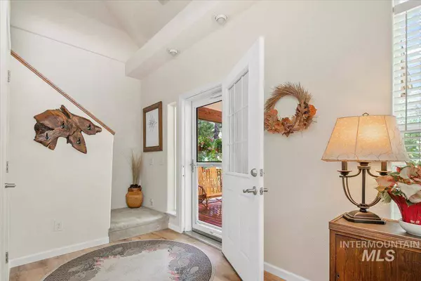 9780 Moore Dr, Cascade, ID 83611