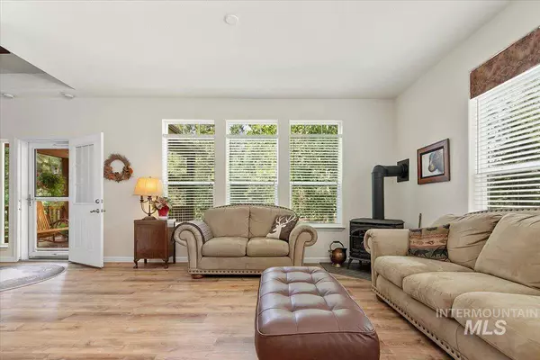 9780 Moore Dr, Cascade, ID 83611