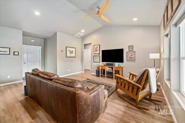 1125 Bushnell Ave, Wilder, ID 83676