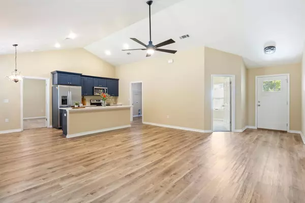 108 A N Rayburn Street, Crestview, FL 32539