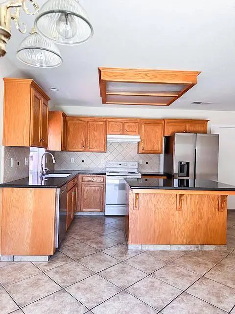 5323 N Contessa AVE, Fresno, CA 93723