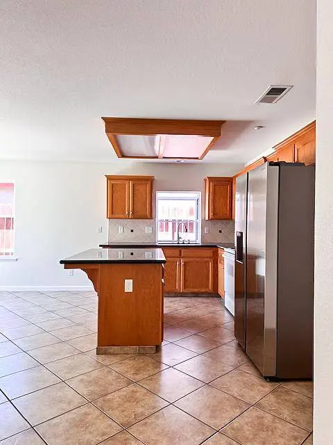 5323 N Contessa AVE, Fresno, CA 93723