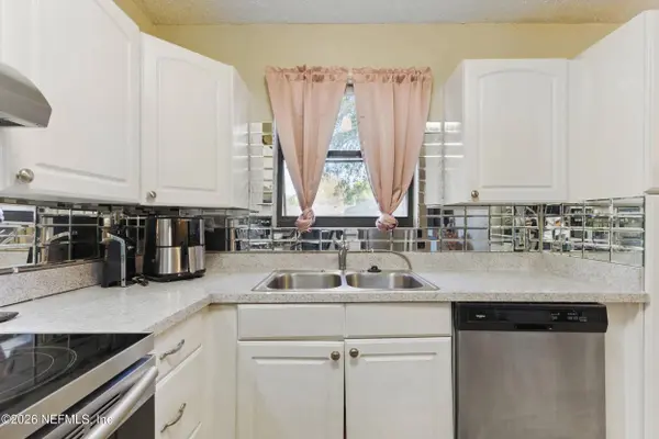 4842 DONCASTER AVE, Jacksonville, FL 32208