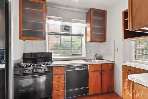 Brooklyn, NY 11201-3325,57 Montague St #2A