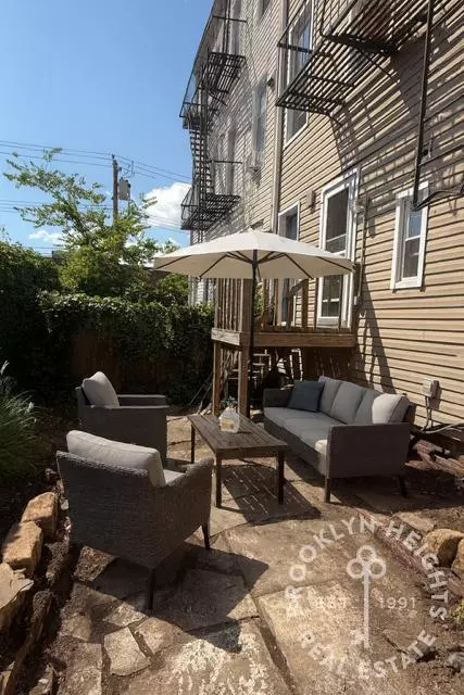 415 Van Brunt St #1, Brooklyn, NY 11231-1097