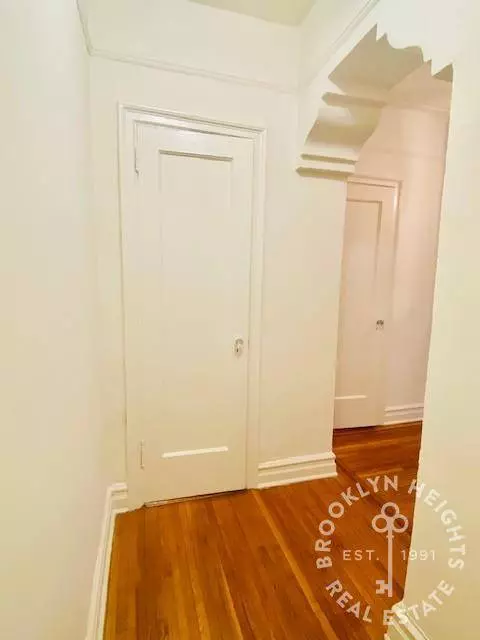 200 Clinton St #5M, Brooklyn, NY 11201-5622