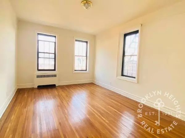 200 Clinton St #5M, Brooklyn, NY 11201-5622