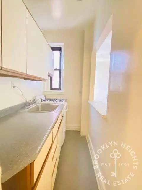 200 Clinton St #5M, Brooklyn, NY 11201-5622