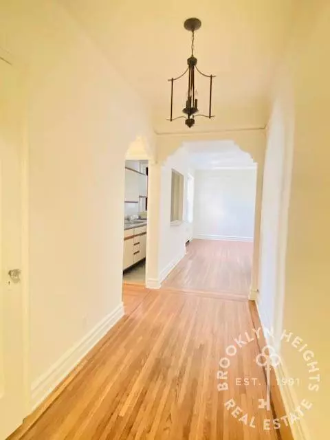 200 Clinton St #5M, Brooklyn, NY 11201-5622