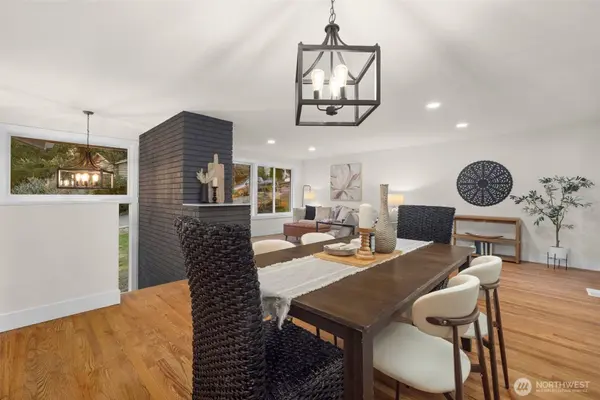 18330 47th PL NE, Lake Forest Park, WA 98155