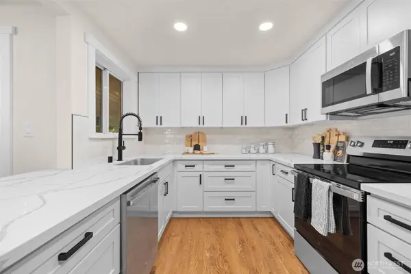 18330 47th PL NE, Lake Forest Park, WA 98155