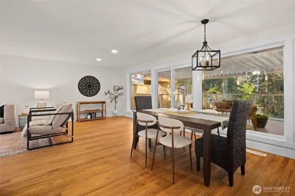 18330 47th PL NE, Lake Forest Park, WA 98155