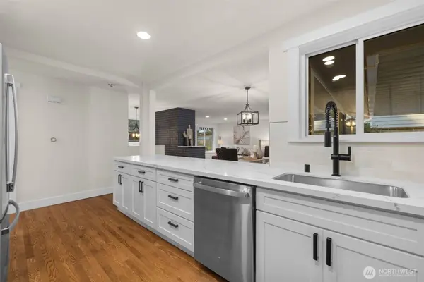 18330 47th PL NE, Lake Forest Park, WA 98155