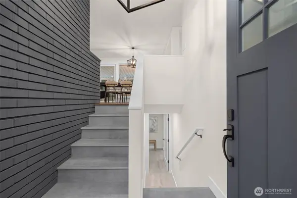 18330 47th PL NE, Lake Forest Park, WA 98155