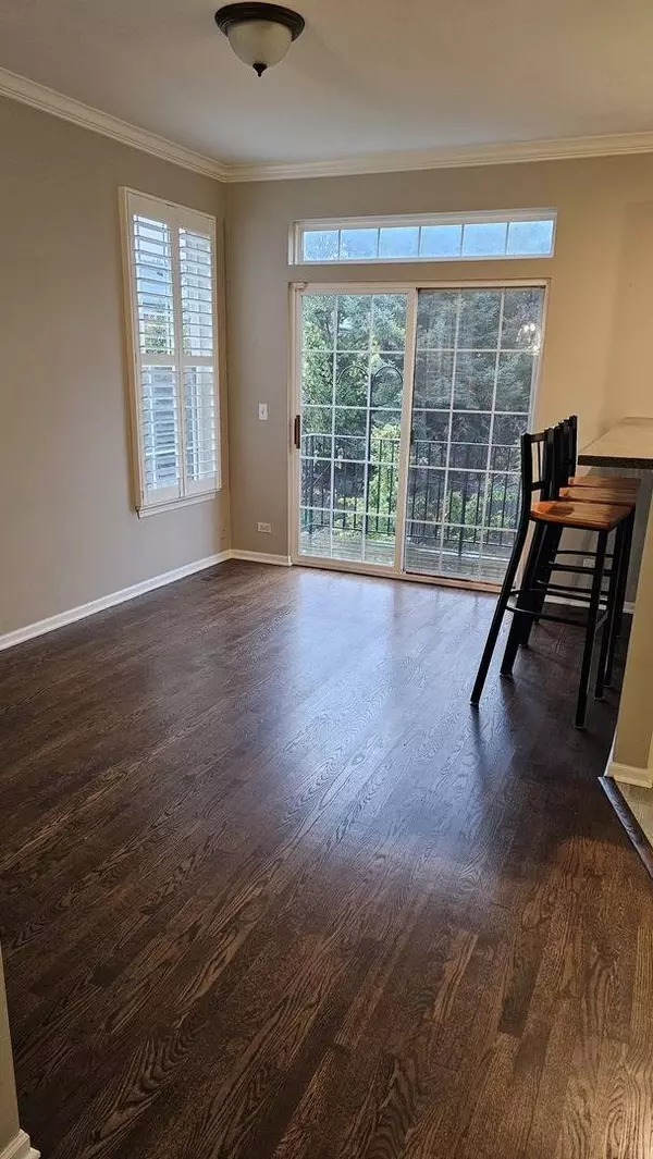 2106 Rugen RD #B, Glenview, IL 60026