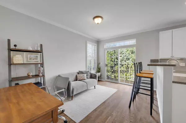 2106 Rugen RD #B, Glenview, IL 60026