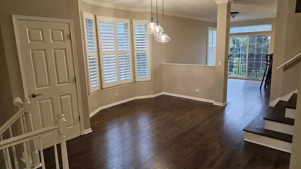 2106 Rugen RD #B, Glenview, IL 60026