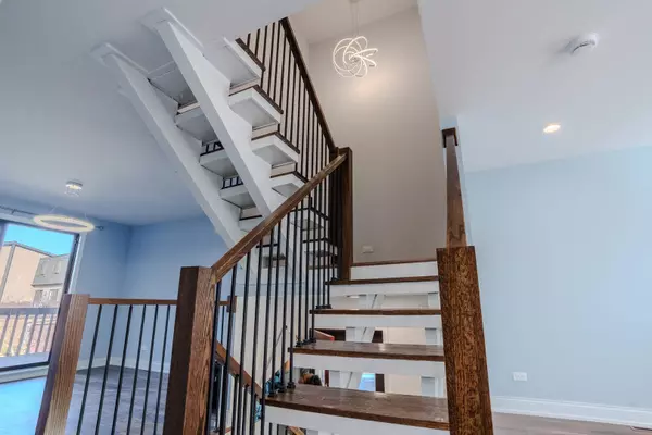 777 GOLFVIEW DR, Roselle, IL 60172