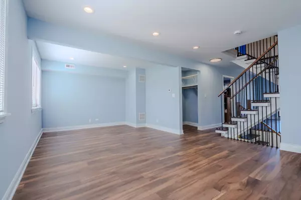 777 GOLFVIEW DR, Roselle, IL 60172