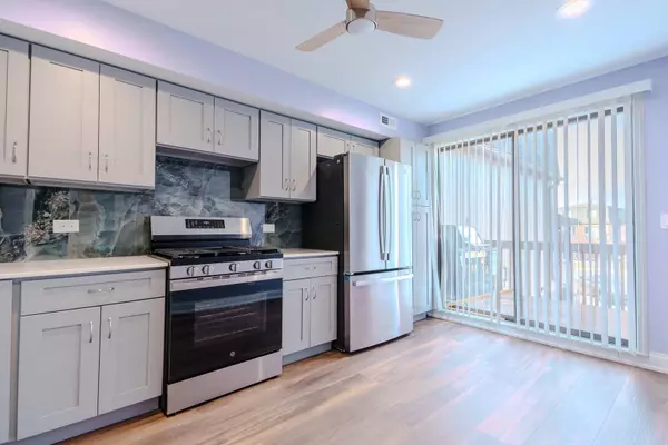 777 GOLFVIEW DR, Roselle, IL 60172