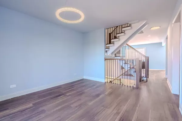 777 GOLFVIEW DR, Roselle, IL 60172