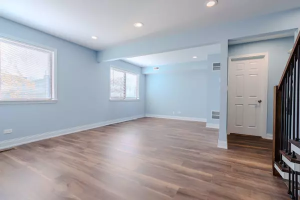 777 GOLFVIEW DR, Roselle, IL 60172