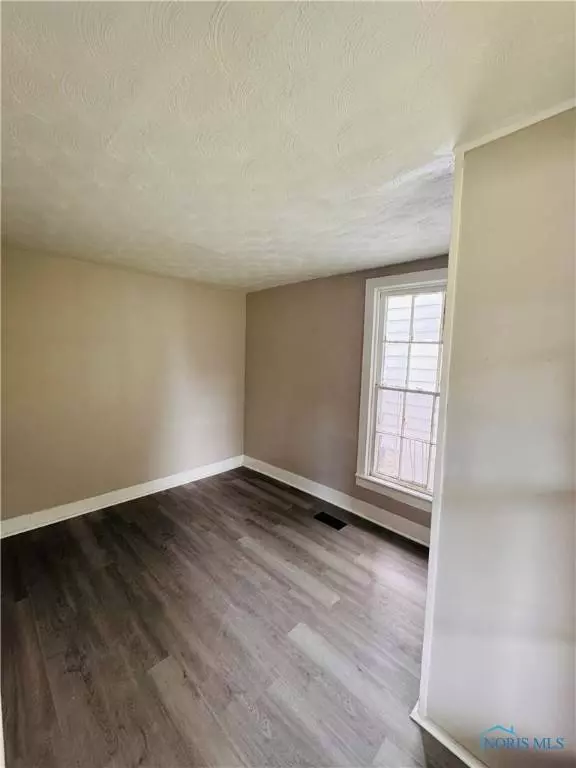 1803 Mansfield RD, Toledo, OH 43613