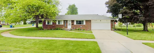 326 Pepperton DR, Oregon, OH 43616
