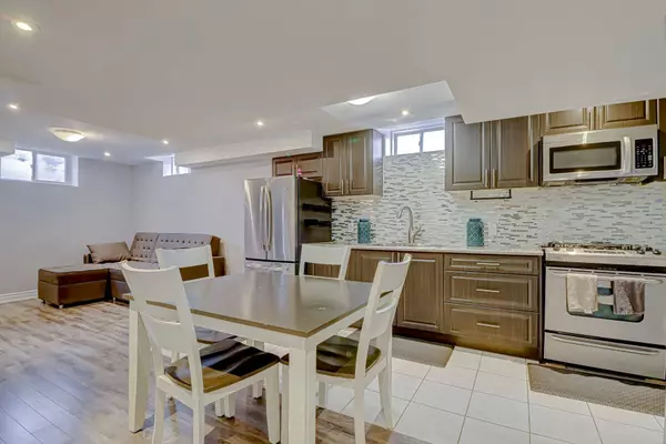 20 Snowy Owl WAY, Toronto E11, ON M1X 0B4