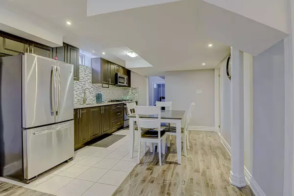 20 Snowy Owl WAY, Toronto E11, ON M1X 0B4