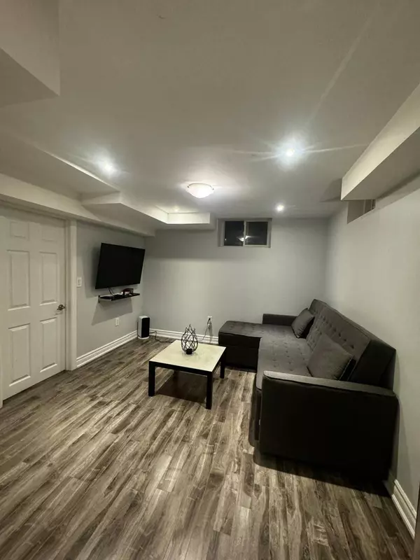 20 Snowy Owl WAY, Toronto E11, ON M1X 0B4