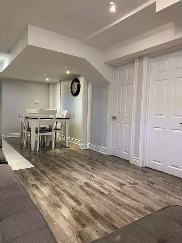 20 Snowy Owl WAY, Toronto E11, ON M1X 0B4