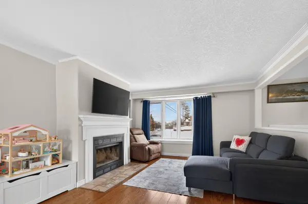 8 Doner ST, New Tecumseth, ON L9R 1M5