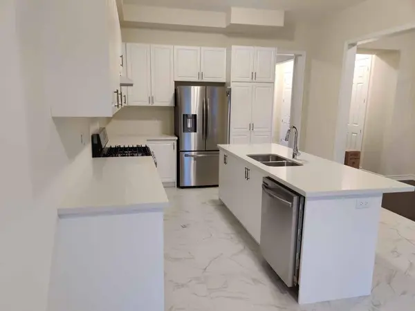 237 Danny Wheeler BLVD, Georgina, ON L4P 0J8