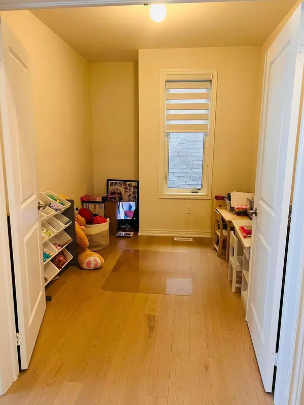 28 Vickery ST, Whitby, ON L1P 0L2