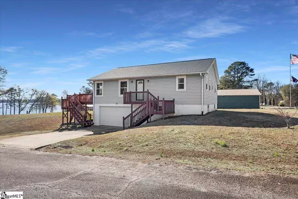 101 Windy Pt S, Townville, SC 29689