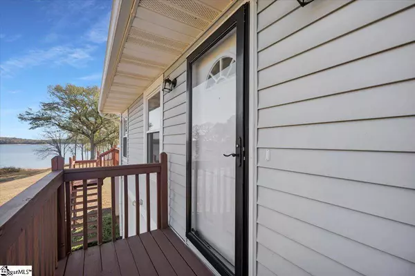 101 Windy Pt S, Townville, SC 29689