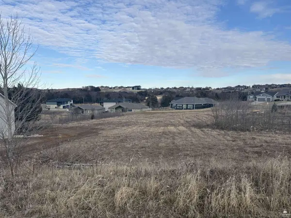 3320 Ocean DR, Manhattan, KS 66503