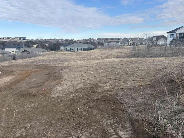 3320 Ocean DR, Manhattan, KS 66503