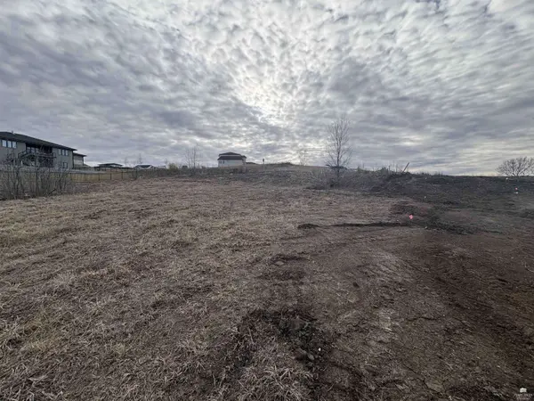 3320 Ocean DR, Manhattan, KS 66503