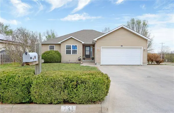 731 Tall Grass DR, Junction City, KS 66441