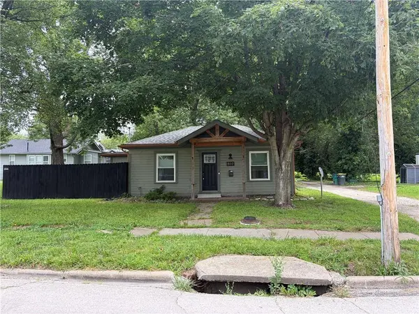 807 4th ST, Osawatomie, KS 66064
