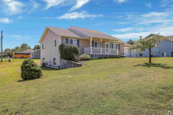 301 Skene ST, Westmoreland, KS 66549