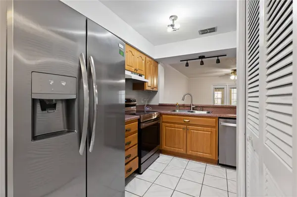 8411 LAURELON PL #10-3, Temple Terrace, FL 33637